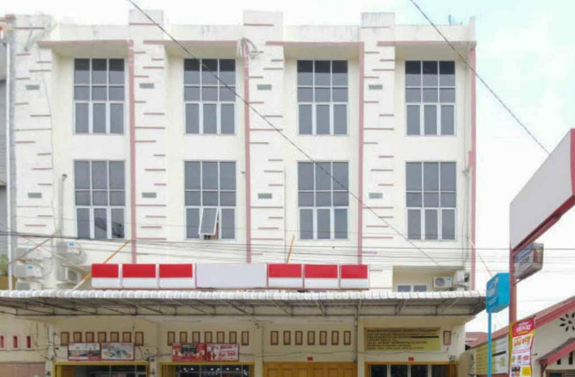 Hotel Reddoorz At Jalan Japaris 2*
